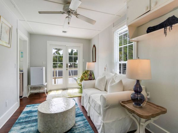 Captiva Vacation Home Sleeps 8 Guests Separate Suite