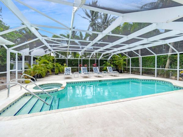 Captiva Vacation Home Sleeps 8 Guests Separate Suite