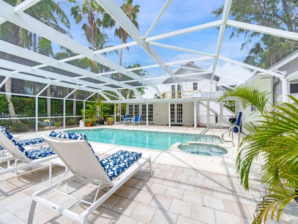 Captiva Vacation Home Sleeps 8 Guests Separate Suite