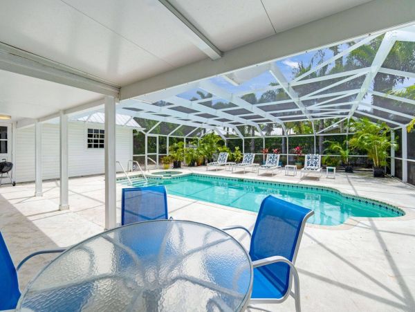 Captiva Vacation Home Sleeps 8 Guests Separate Suite