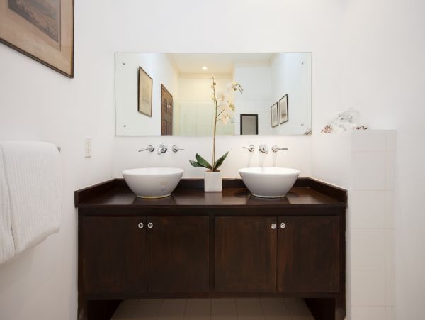 Jamaica Home 960108