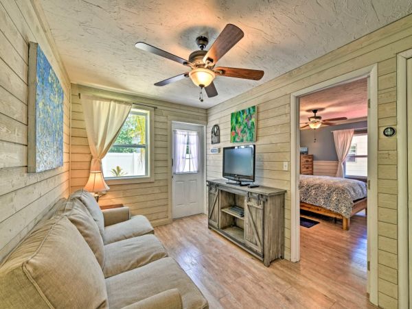 One Bedroom Bradenton Vacation Cottage Sleeps 4 Guests
