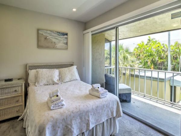 Two Bedroom Sarasota Vacation Condo Sleeps 4 Guests