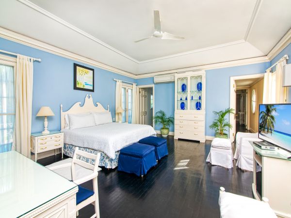 Your Dream Getaway in Montego Bay Sleeps Fourteen Guests