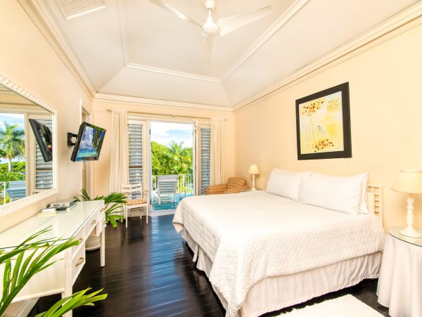 Your Dream Getaway in Montego Bay Sleeps Fourteen Guests