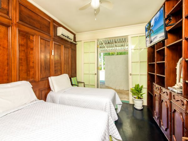 Your Dream Getaway in Montego Bay Sleeps Fourteen Guests