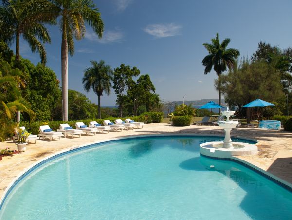 Your Dream Getaway in Montego Bay Sleeps Fourteen Guests