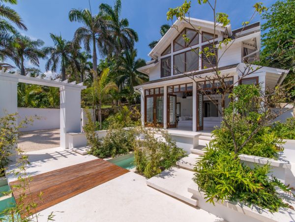 Jamaica Home 960149