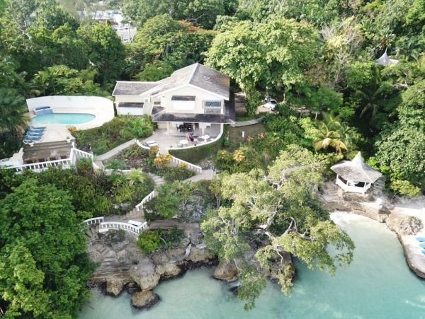 Jamaica Home 960293