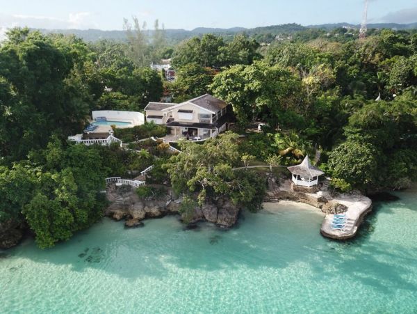 Jamaica Home 960293