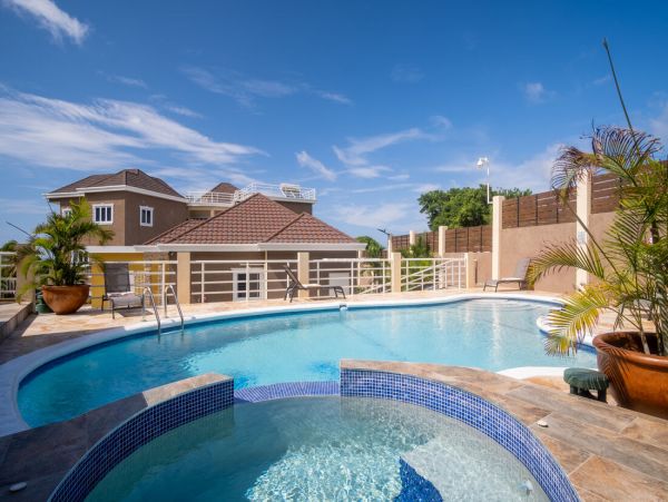 Jamaica Home 960342