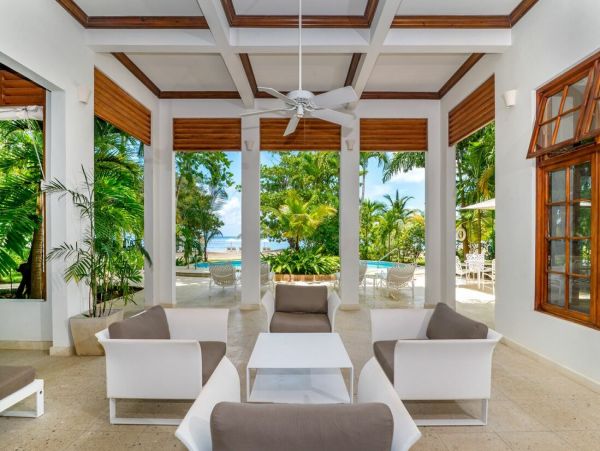 Jamaica Home 960344