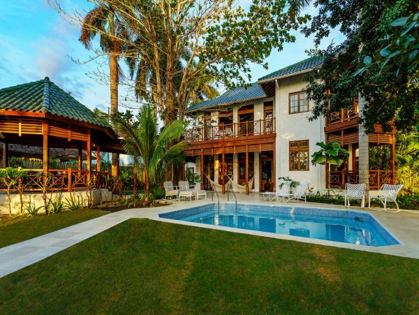 Jamaica Home 960346