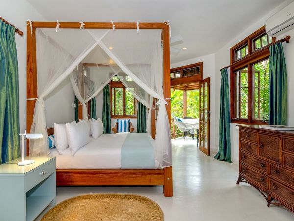 Jamaica Home 960346
