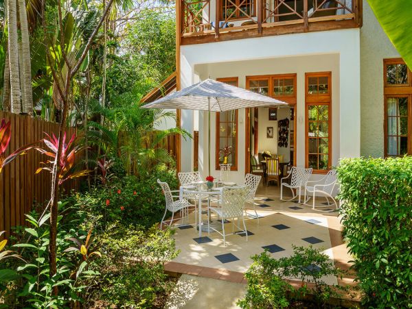 Jamaica Home 960347
