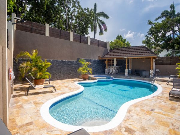 Jamaica Home 960348
