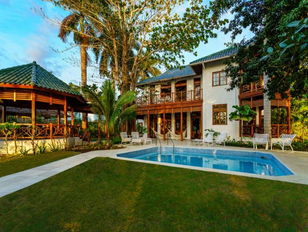Jamaica Home 960351