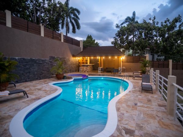 Jamaica Home 960352