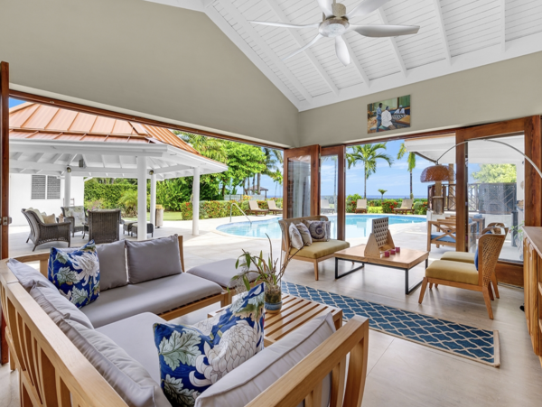 Runaway Bay Luxury Villa Rent as a Six or Four bedroom Retreat