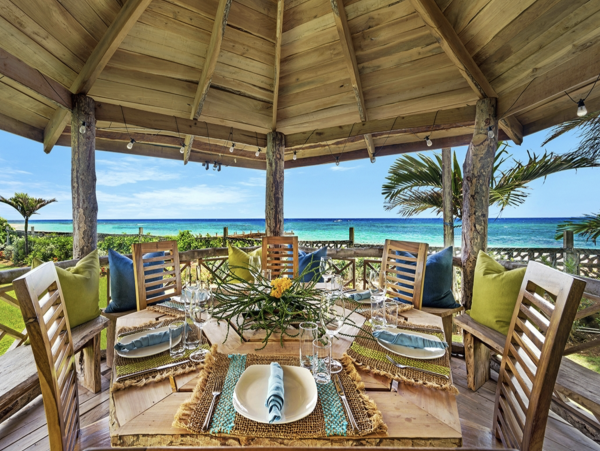 Runaway Bay Luxury Villa Rent as a Six or Four bedroom Retreat