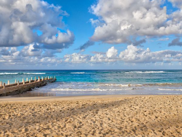 Runaway Bay Luxury Villa Rent as a Six or Four bedroom Retreat
