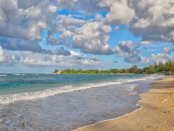 Runaway Bay Luxury Villa Rent as a Six or Four bedroom Retreat