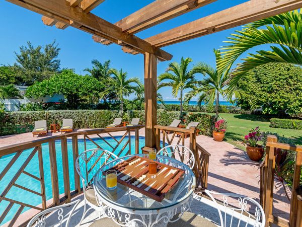 Runaway Bay Luxury Villa Rent as a Six or Four bedroom Retreat