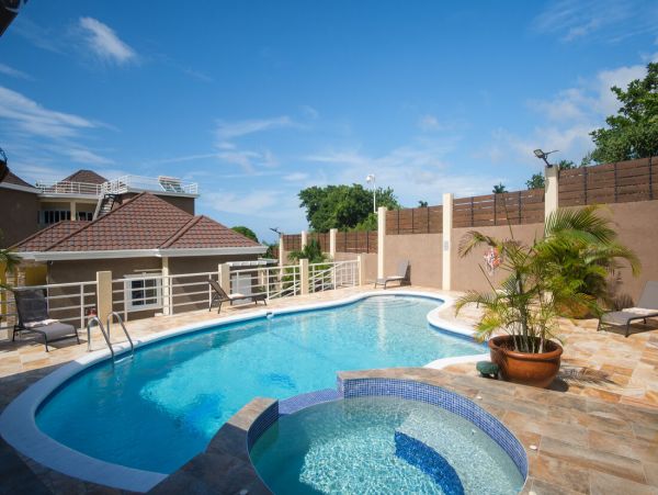 Jamaica Home 960365