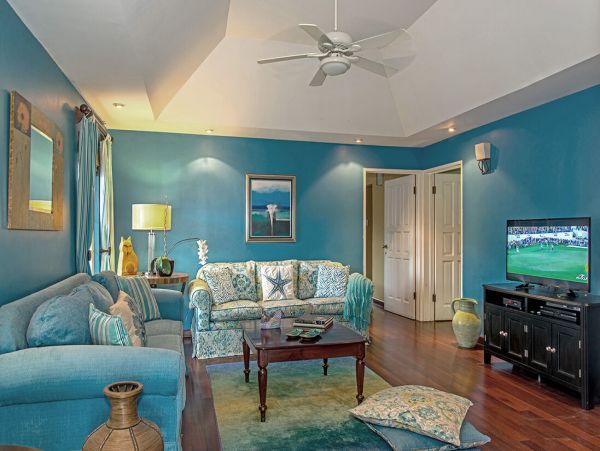 Luxury Runaway Bay Villa 7,000 Sq Ft On Beach Pure Delight!
