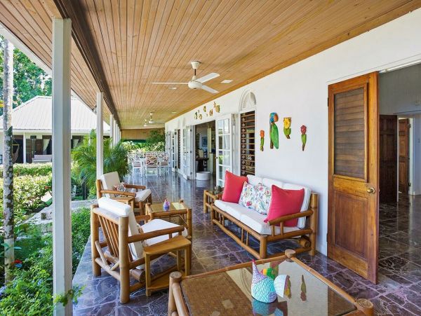 Jamaica Home 960415
