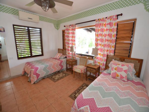 Jamaica Home 960423