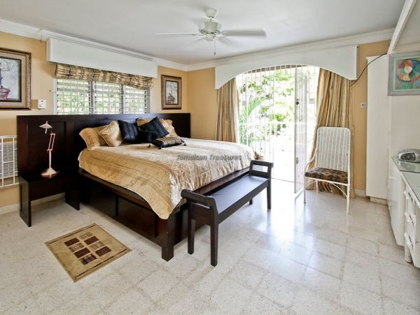 Jamaica Home 960434