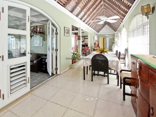 Jamaica Home 960436