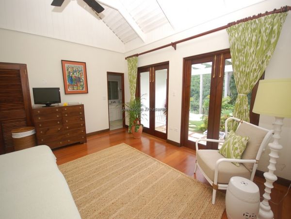Jamaica Home 960483