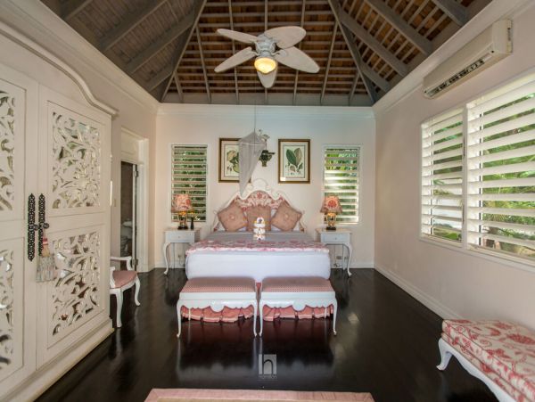 Jamaica Home 960513