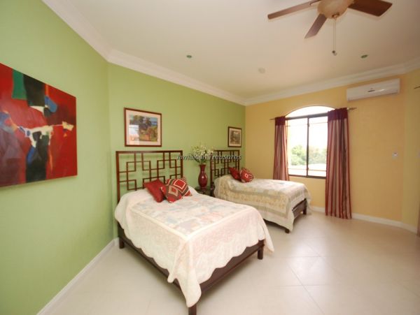 Jamaica Home 960524