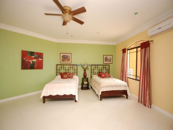 Jamaica Home 960524