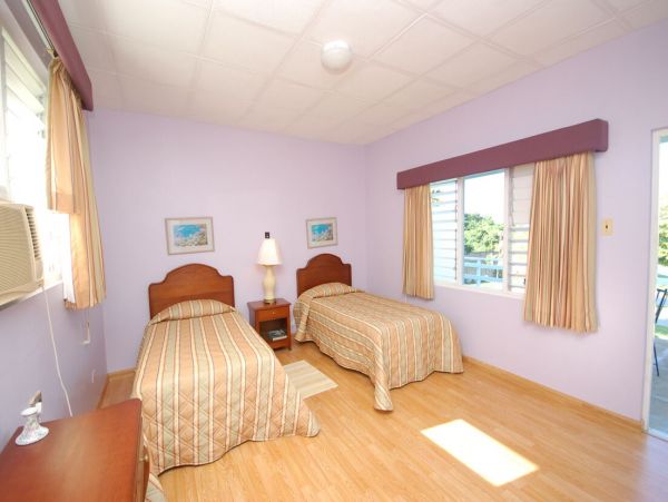 Jamaica Home 960542