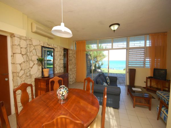 Jamaica Home 960542