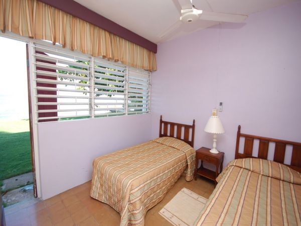 Jamaica Home 960542