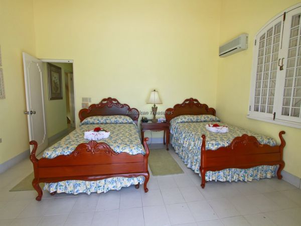 Jamaica Home 960561