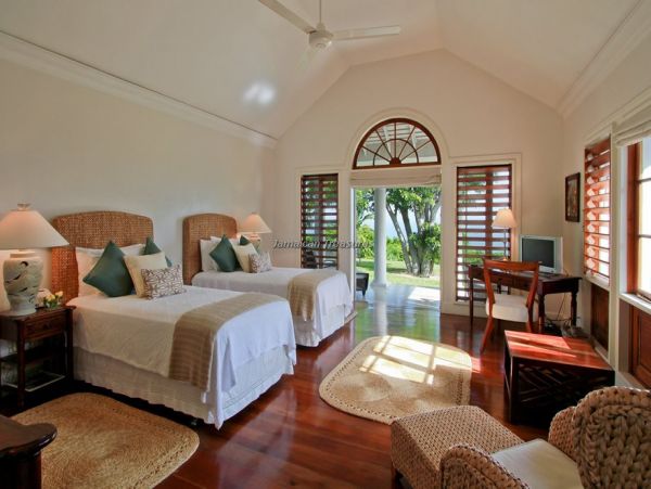 Jamaica Home 960571