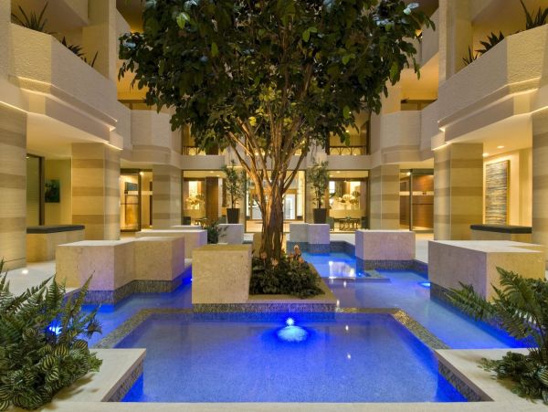 Beautiful End Condo with Communal Pool & Spa, Sleeps 4