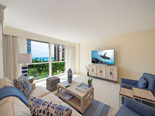 Beautiful End Condo with Communal Pool & Spa, Sleeps 4