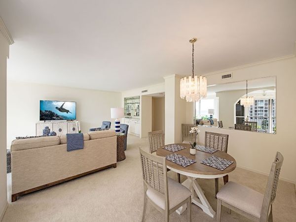 Beautiful End Condo with Communal Pool & Spa, Sleeps 4