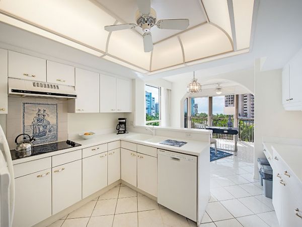 Beautiful End Condo with Communal Pool & Spa, Sleeps 4