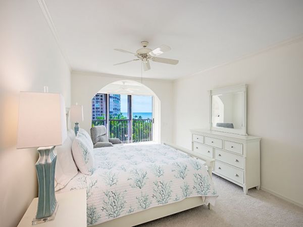 Beautiful End Condo with Communal Pool & Spa, Sleeps 4