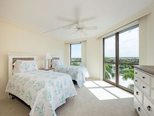 Beautiful End Condo with Communal Pool & Spa, Sleeps 4