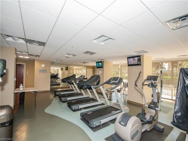 Beautiful End Condo with Communal Pool & Spa, Sleeps 4