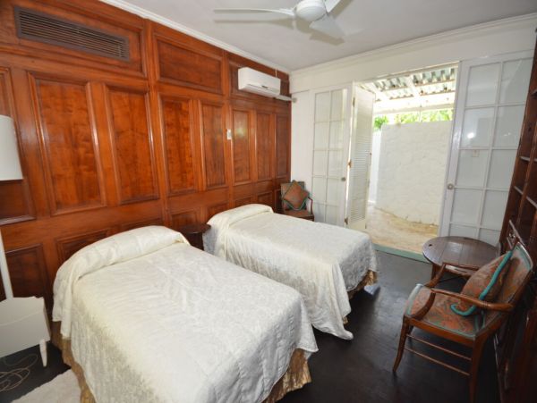 Jamaica Home 960624